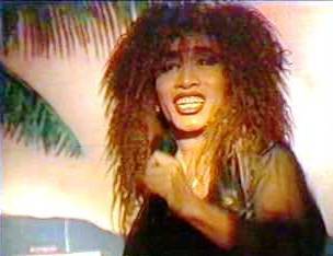 Die Chefin vom Malibu,hier als Tina Turner -Ausschnitte aus F�nf Titeln. 5.46  Minuten,  klick aufs Foto!